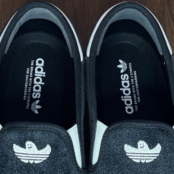 🔥🔥🔥Adidas Black and White Slip-On Shoes Size: 11.5🔥🔥🔥 - Picture 2 of 9